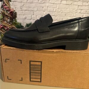 Vagabond Loafers Size 41 US size 10.5 Womens